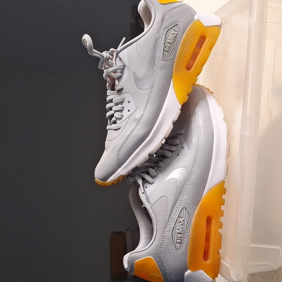 Sneakers - Picture 1 of 2